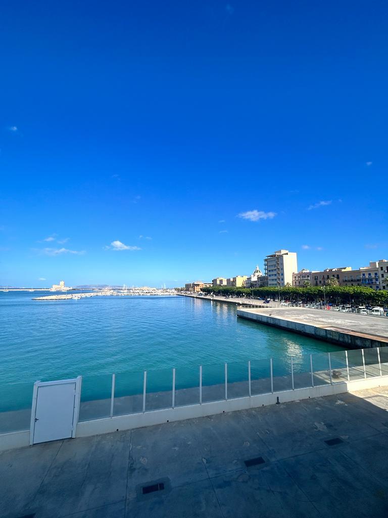 Porto di Trapani con Torre della Colombaia