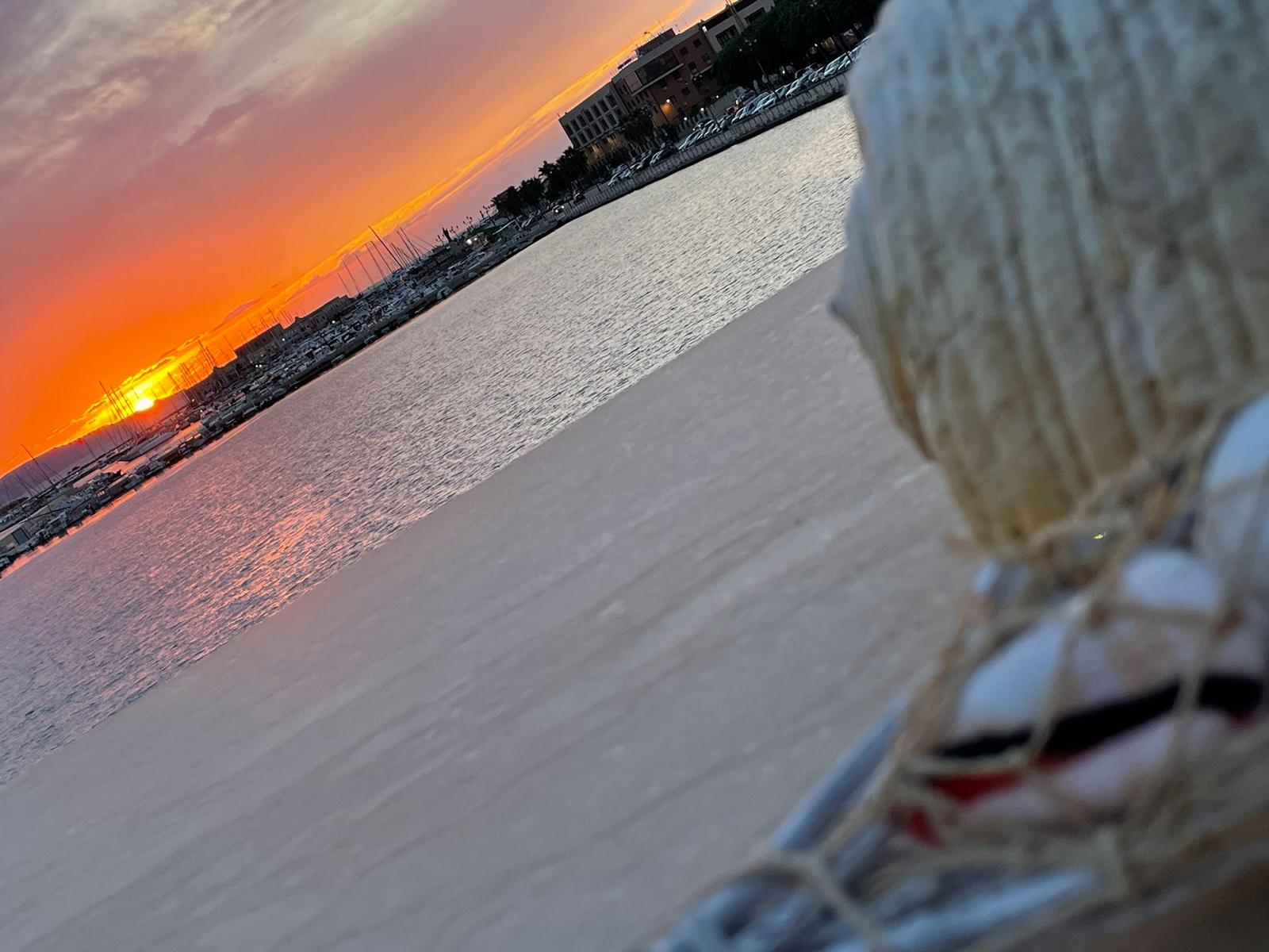 Tramonto rosso sul Molo Sanità – Il Pilota